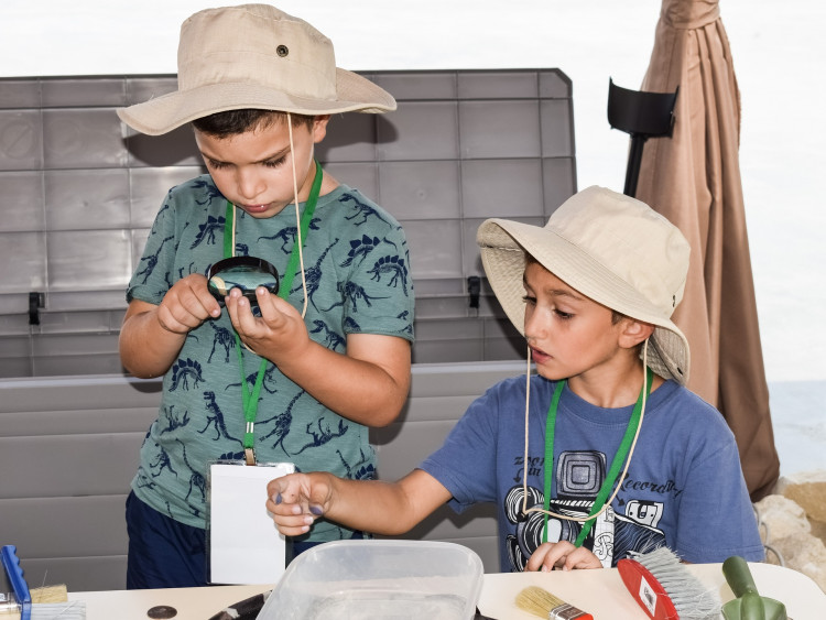 little archaeologists 2605285 1920